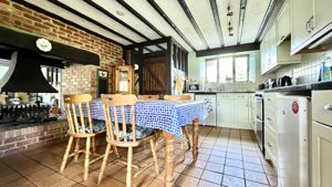 Kitchen/Breakfast Room- click for photo gallery